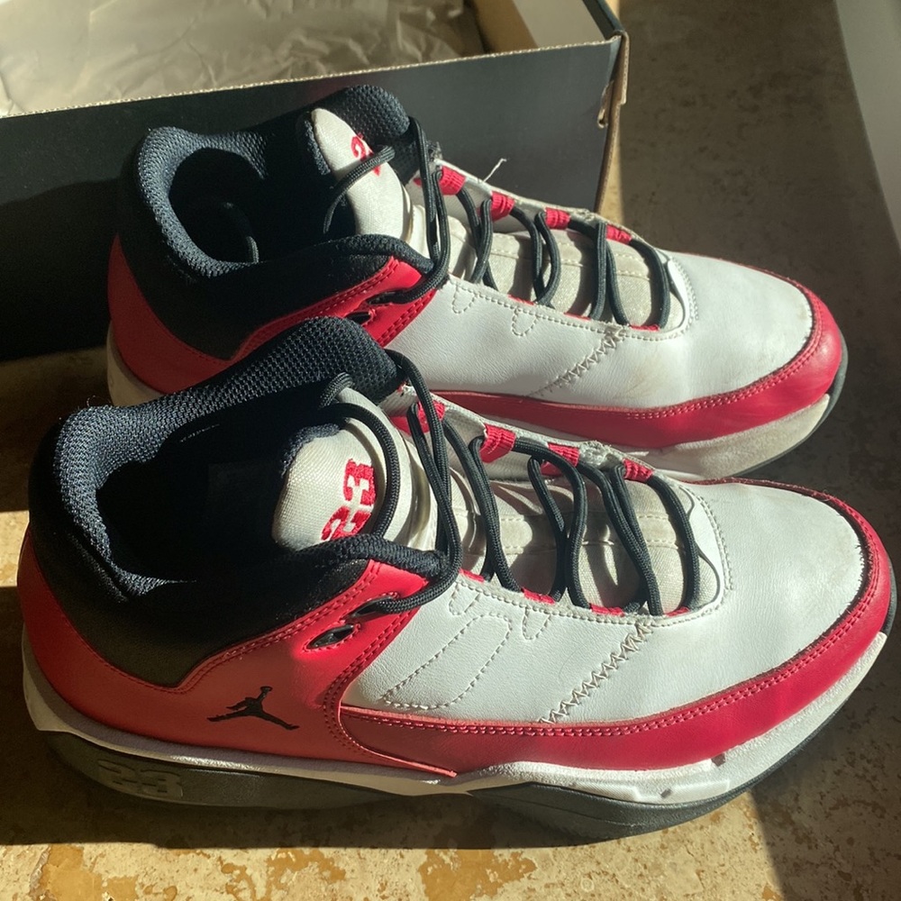 AIR JORDAN MAX AURA